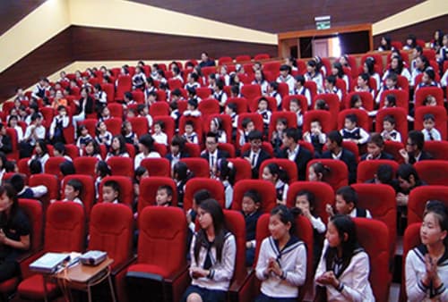 Урлагийн их танхим нээлтээ хийв