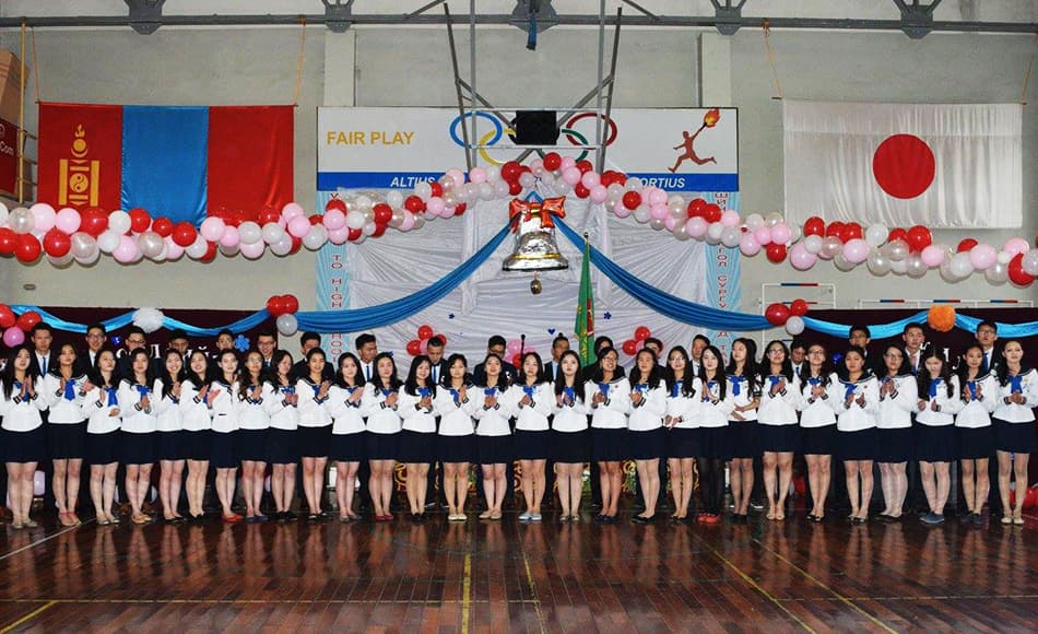 Монголын боловсролын анхны 12 жилийн төгсөлтийн үеийнхэн төгсөлтийн баяраа тэмдэглэв